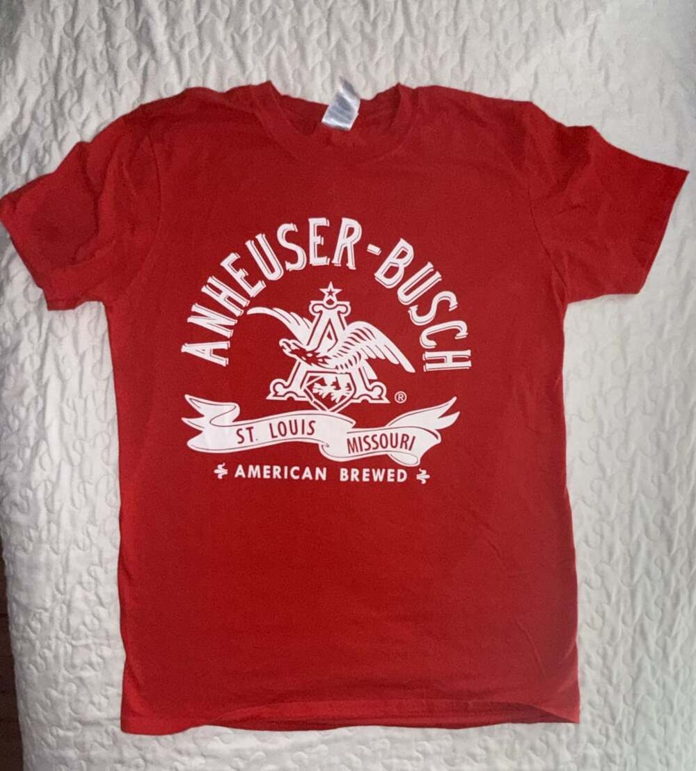 Gildan Anheuser-Busch St. Louis Missouri American Brewed Red T-Shirt Size M